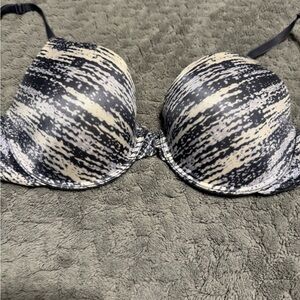 Victoria Secret Grey/White Uplift Semi Demi 36B